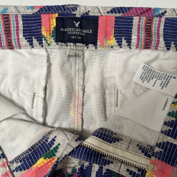 American Eagle Midi Shorts Aztec Tribal Rainbow Cuffed Stretch Shorts Size 6 - Picture 5 of 6